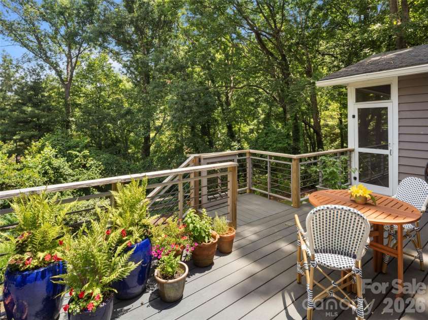 528 Griffing Boulevard, Asheville, NC 28804.  MLS# CAR4399452, YatesRealty ID 40425. 