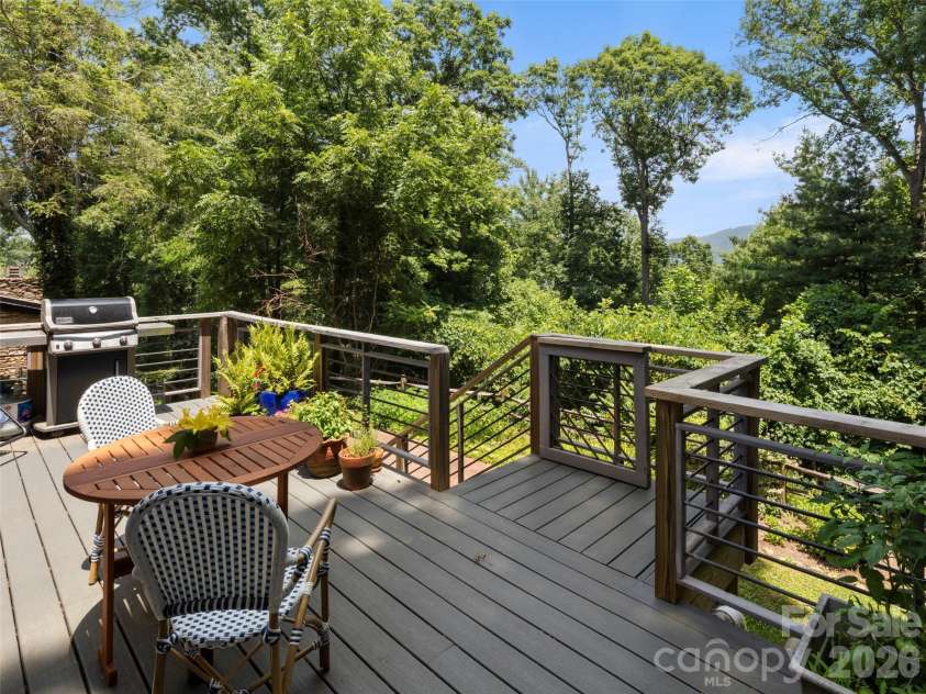 528 Griffing Boulevard, Asheville, NC 28804.  MLS# CAR4399452, YatesRealty ID 40425. 