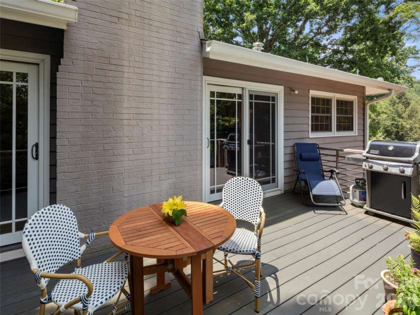 528 Griffing Boulevard, Asheville, NC 28804.  MLS# CAR4399452, YatesRealty ID 40425. 