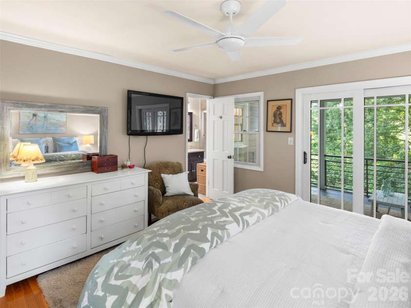 528 Griffing Boulevard, Asheville, NC 28804.  MLS# CAR4399452, YatesRealty ID 40425. 