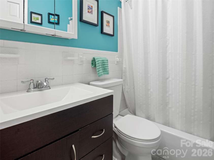 528 Griffing Boulevard, Asheville, NC 28804.  MLS# CAR4399452, YatesRealty ID 40425. 