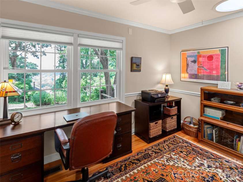 528 Griffing Boulevard, Asheville, NC 28804.  MLS# CAR4399452, YatesRealty ID 40425. 