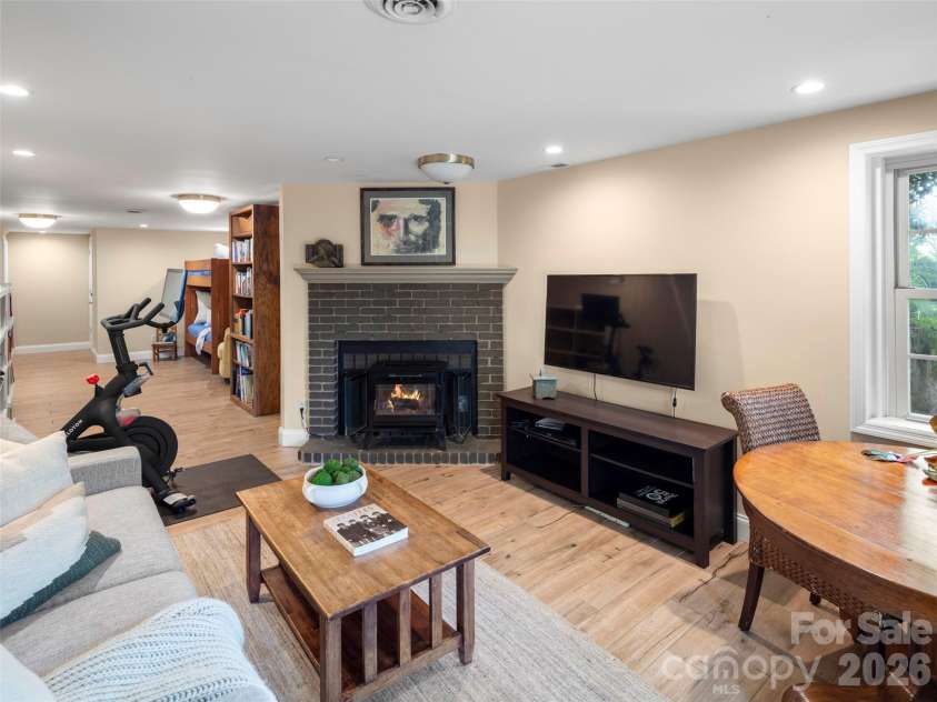 528 Griffing Boulevard, Asheville, NC 28804.  MLS# CAR4399452, YatesRealty ID 40425. 