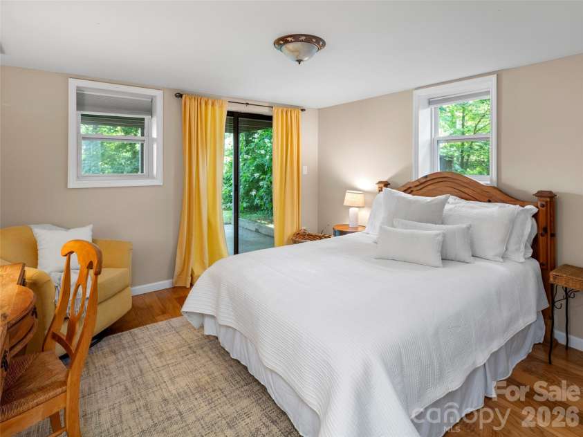 528 Griffing Boulevard, Asheville, NC 28804.  MLS# CAR4399452, YatesRealty ID 40425. 