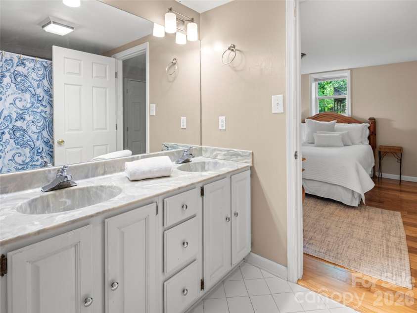 528 Griffing Boulevard, Asheville, NC 28804.  MLS# CAR4399452, YatesRealty ID 40425. 