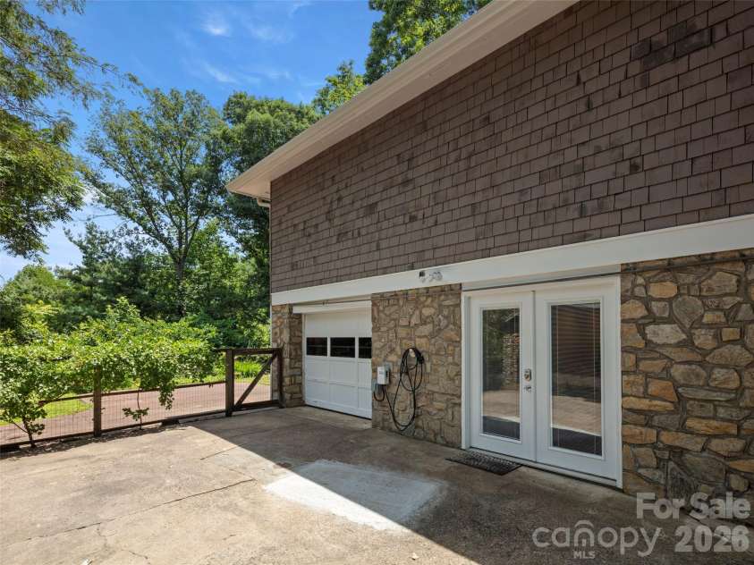 528 Griffing Boulevard, Asheville, NC 28804.  MLS# CAR4399452, YatesRealty ID 40425. 