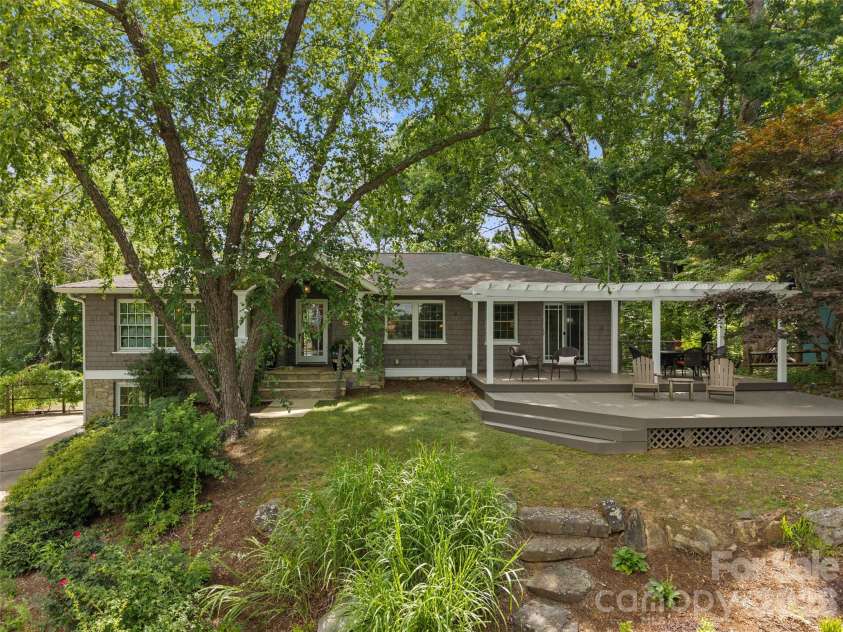 528 Griffing Boulevard, Asheville, NC 28804.  MLS# CAR4399452, YatesRealty ID 40425. 