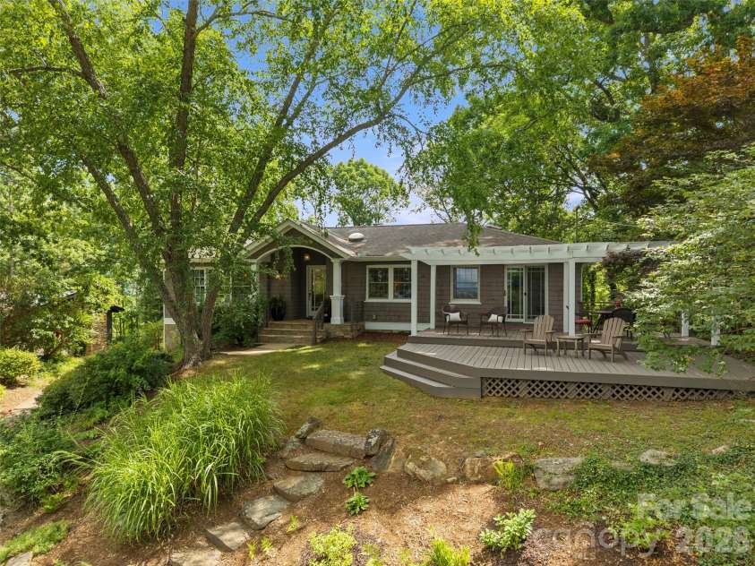 528 Griffing Boulevard, Asheville, NC 28804.  MLS# CAR4399452, YatesRealty ID 40425. 