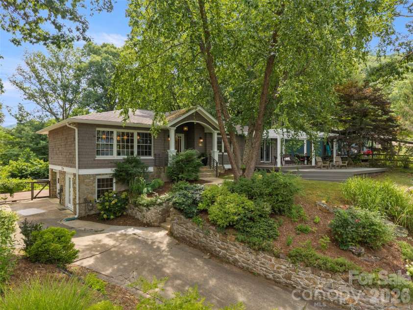 528 Griffing Boulevard, Asheville, NC 28804.  MLS# CAR4399452, YatesRealty ID 40425. 