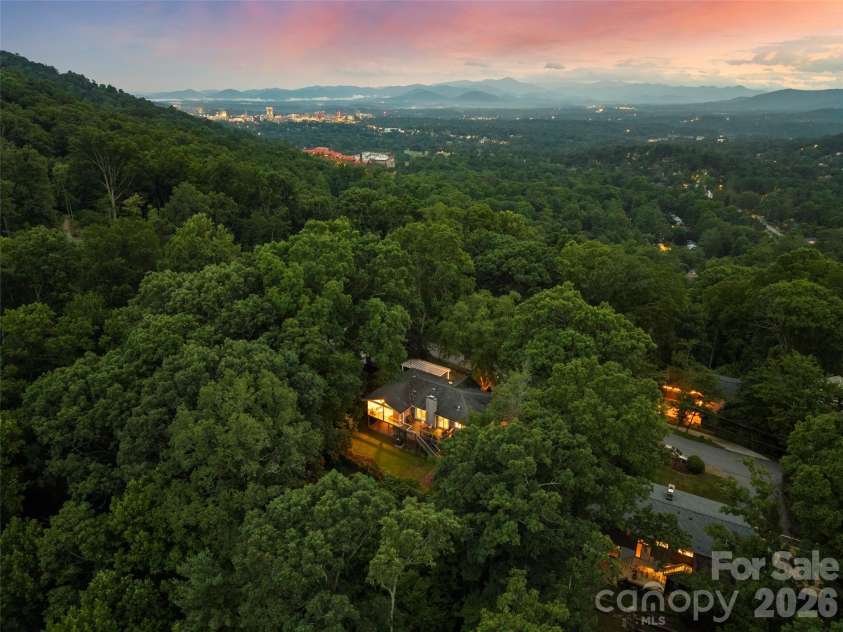 528 Griffing Boulevard, Asheville, NC 28804.  MLS# CAR4399452, YatesRealty ID 40425. 