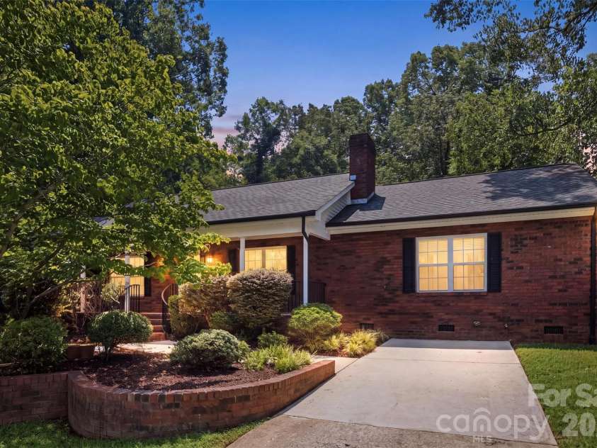 125 Shady Bluff Drive, Gastonia, NC 28052.  MLS# CAR4408728, YatesRealty ID 40426. 