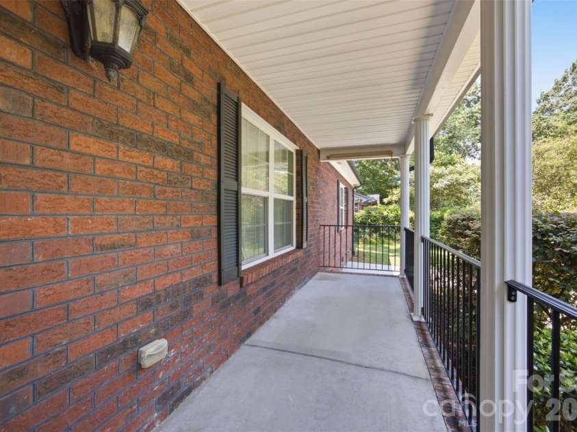 125 Shady Bluff Drive, Gastonia, NC 28052.  MLS# CAR4408728, YatesRealty ID 40426. 