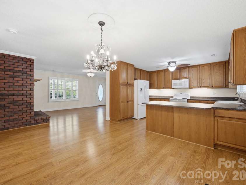 125 Shady Bluff Drive, Gastonia, NC 28052.  MLS# CAR4408728, YatesRealty ID 40426. 