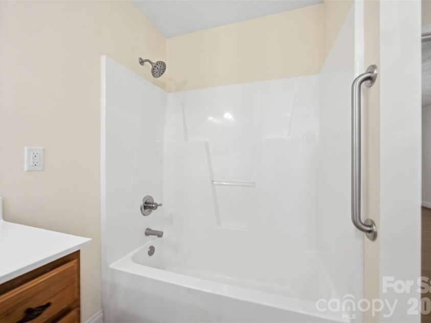 125 Shady Bluff Drive, Gastonia, NC 28052.  MLS# CAR4408728, YatesRealty ID 40426. 
