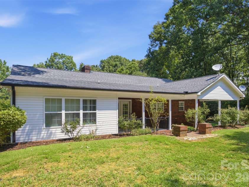 125 Shady Bluff Drive, Gastonia, NC 28052.  MLS# CAR4408728, YatesRealty ID 40426. 