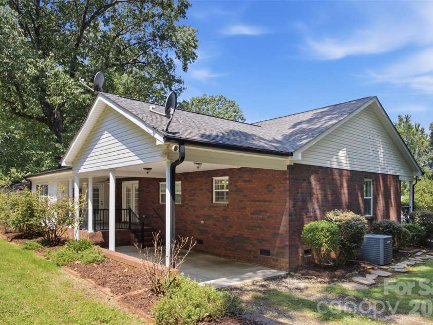 125 Shady Bluff Drive, Gastonia, NC 28052.  MLS# CAR4408728, YatesRealty ID 40426. 