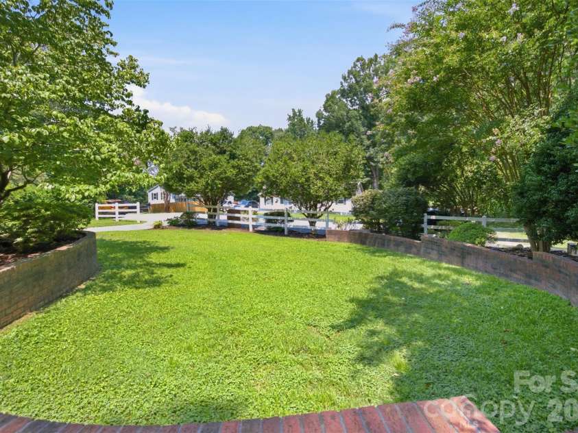 125 Shady Bluff Drive, Gastonia, NC 28052.  MLS# CAR4408728, YatesRealty ID 40426. 