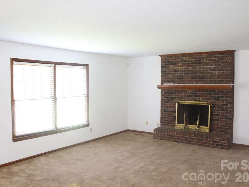 205 Inglewood Drive, Morganton, NC 28655.  MLS# CAR4408231, YatesRealty ID 40427. 