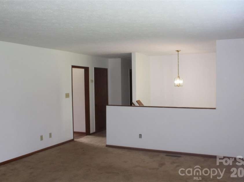 205 Inglewood Drive, Morganton, NC 28655.  MLS# CAR4408231, YatesRealty ID 40427. 