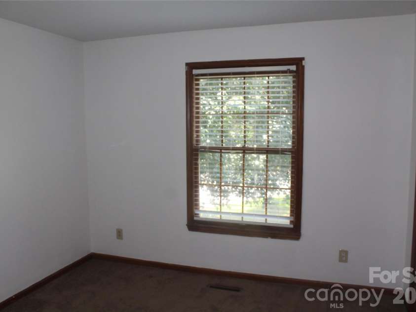 205 Inglewood Drive, Morganton, NC 28655.  MLS# CAR4408231, YatesRealty ID 40427. 