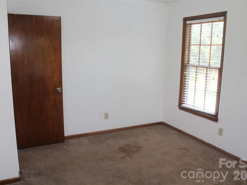 205 Inglewood Drive, Morganton, NC 28655.  MLS# CAR4408231, YatesRealty ID 40427. 