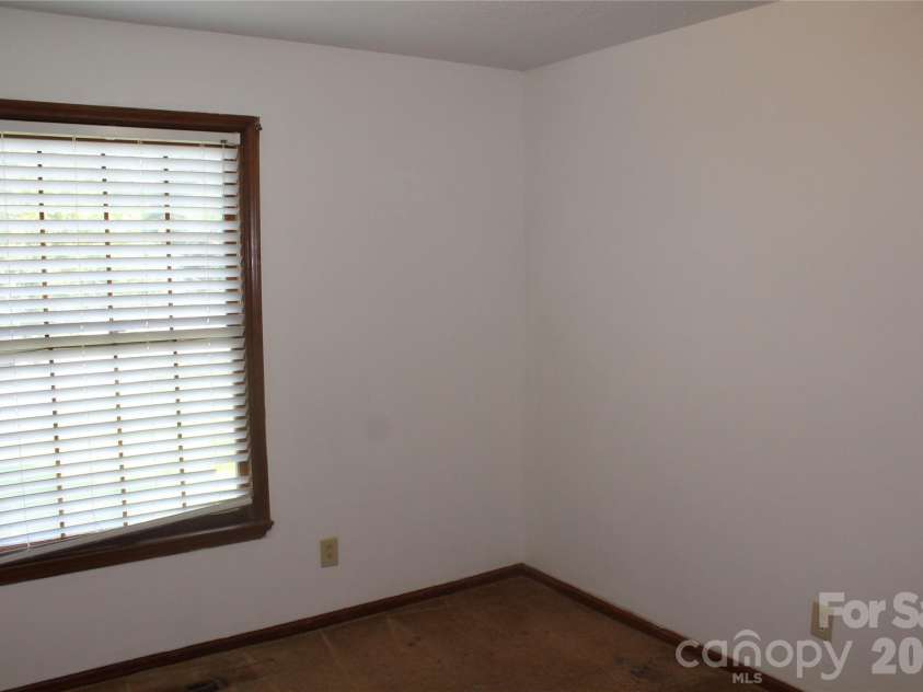 205 Inglewood Drive, Morganton, NC 28655.  MLS# CAR4408231, YatesRealty ID 40427. 