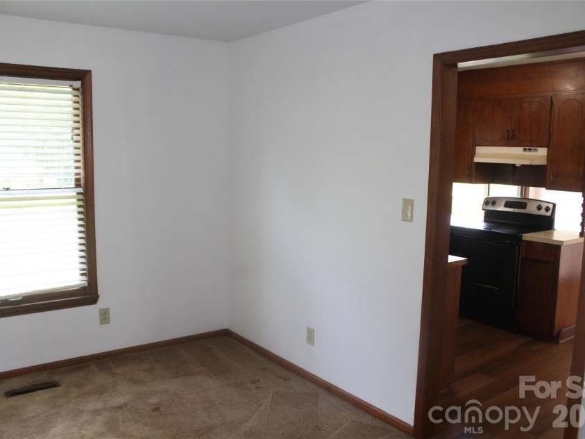 205 Inglewood Drive, Morganton, NC 28655.  MLS# CAR4408231, YatesRealty ID 40427. 