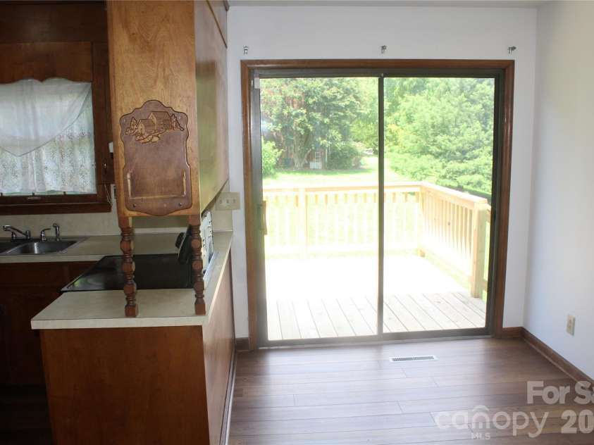 205 Inglewood Drive, Morganton, NC 28655.  MLS# CAR4408231, YatesRealty ID 40427. 