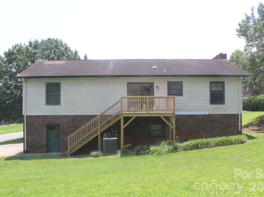 205 Inglewood Drive, Morganton, NC 28655.  MLS# CAR4408231, YatesRealty ID 40427. 