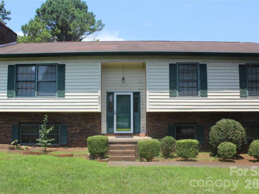205 Inglewood Drive, Morganton, NC 28655.  MLS# CAR4408231, YatesRealty ID 40427. 