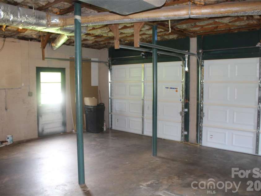 205 Inglewood Drive, Morganton, NC 28655.  MLS# CAR4408231, YatesRealty ID 40427. Garage lower level
