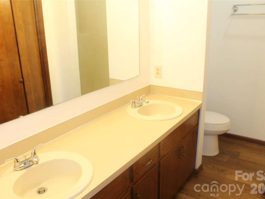 205 Inglewood Drive, Morganton, NC 28655.  MLS# CAR4408231, YatesRealty ID 40427. Primary bath