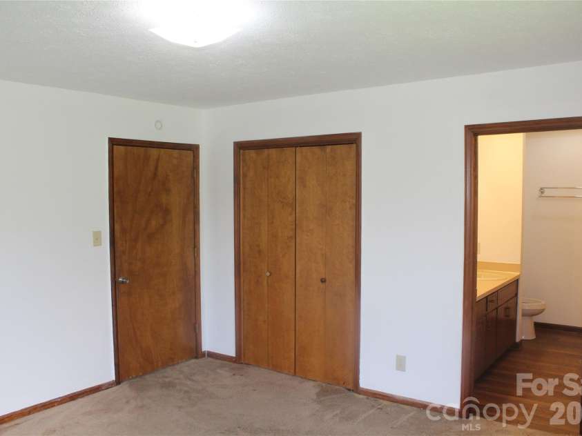 205 Inglewood Drive, Morganton, NC 28655.  MLS# CAR4408231, YatesRealty ID 40427. Primary Suite