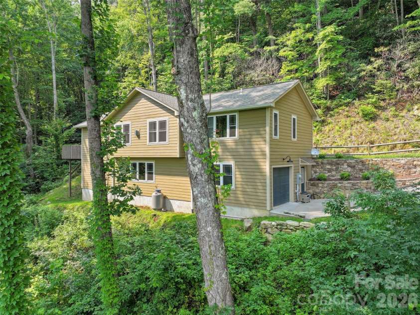 297 Triple Creek Drive, Clyde, NC 28721.  MLS# CAR4409138, YatesRealty ID 40429. 
