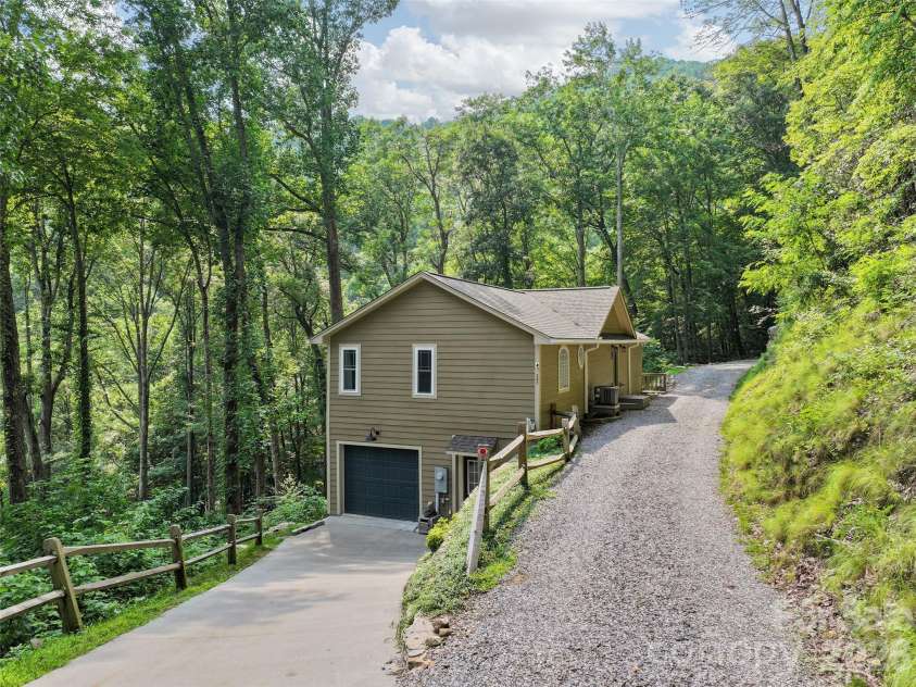297 Triple Creek Drive, Clyde, NC 28721.  MLS# CAR4409138, YatesRealty ID 40429. 
