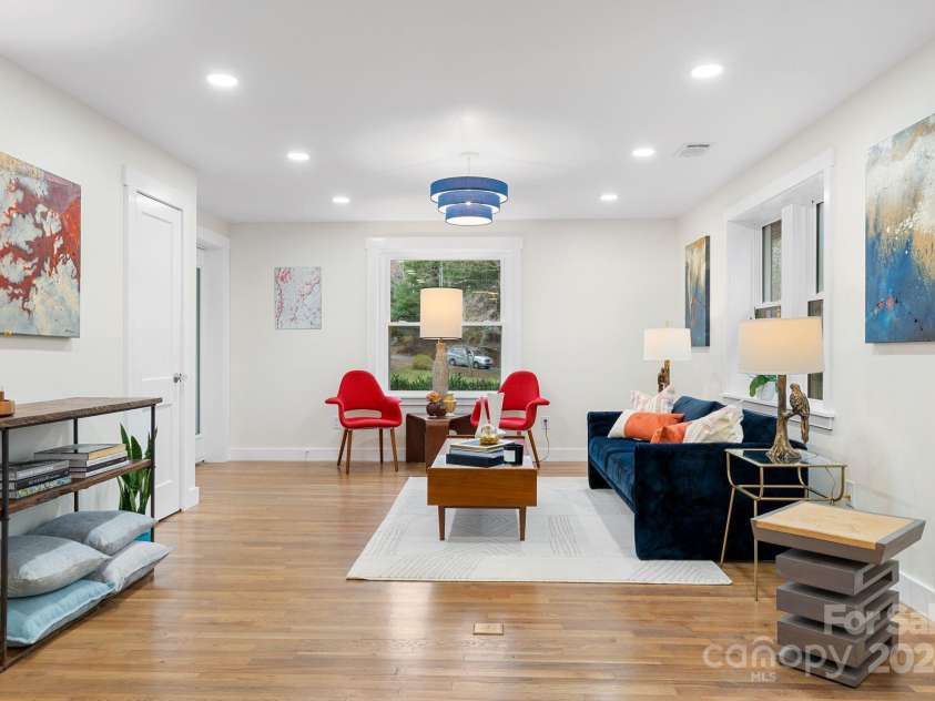 241 Pole Creasman Road, Asheville, NC 28806.  MLS# CAR4199603, YatesRealty ID 4043. Living Room
