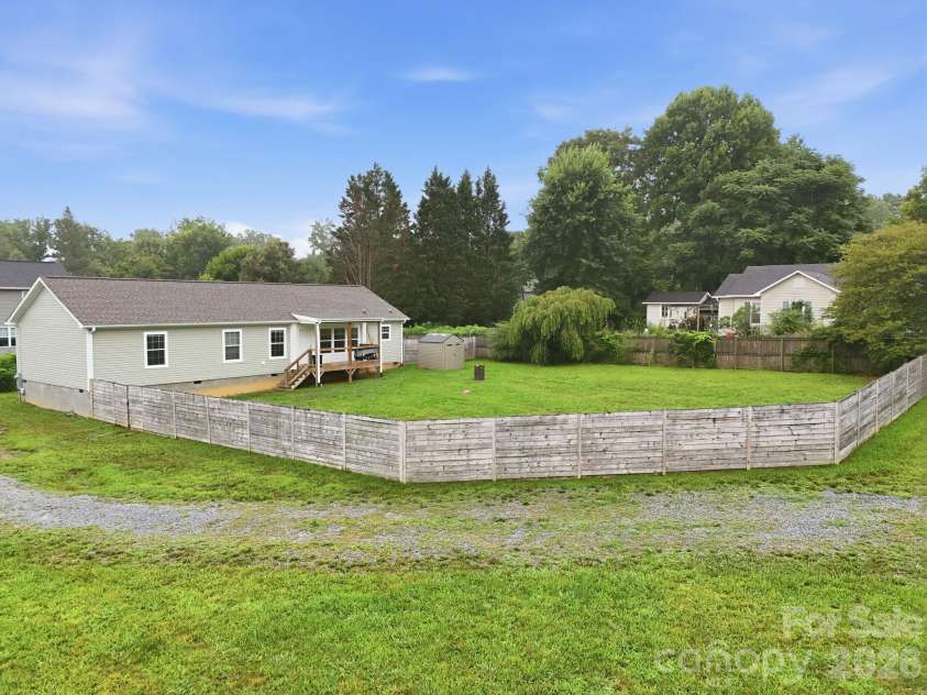 417 Glover Street, Hendersonville, NC 28792.  MLS# CAR4404033, YatesRealty ID 40430. 