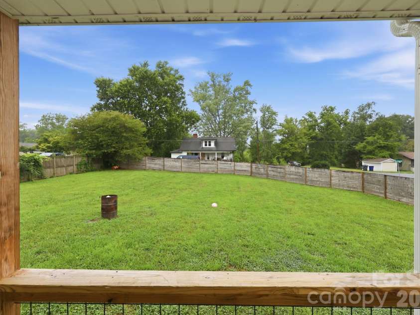 417 Glover Street, Hendersonville, NC 28792.  MLS# CAR4404033, YatesRealty ID 40430. 