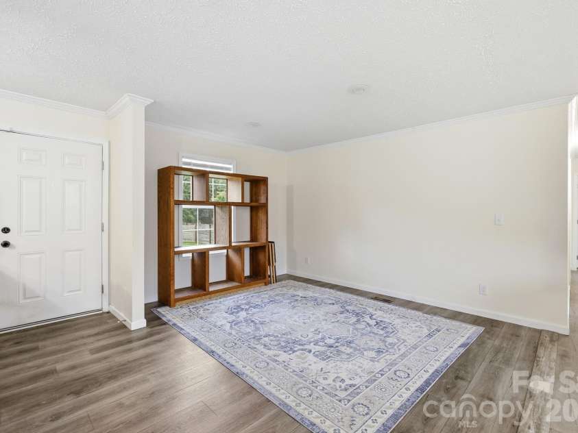 417 Glover Street, Hendersonville, NC 28792.  MLS# CAR4404033, YatesRealty ID 40430. 