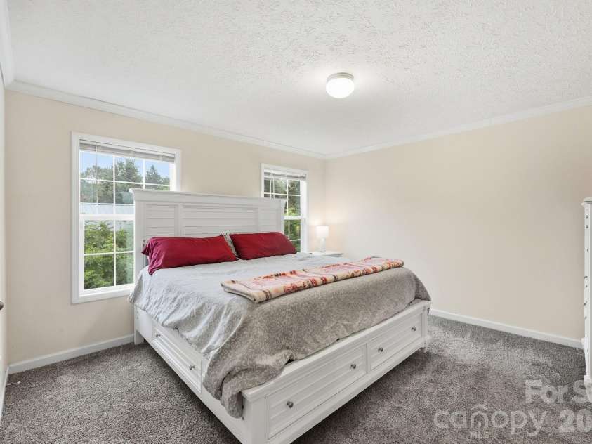 417 Glover Street, Hendersonville, NC 28792.  MLS# CAR4404033, YatesRealty ID 40430. 