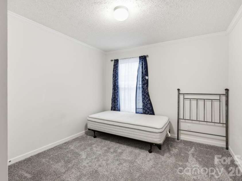 417 Glover Street, Hendersonville, NC 28792.  MLS# CAR4404033, YatesRealty ID 40430. 