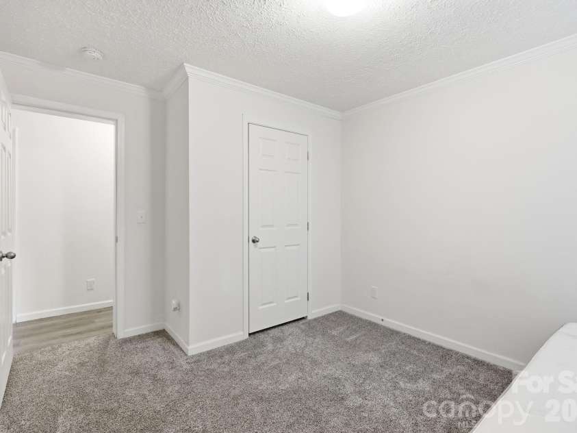 417 Glover Street, Hendersonville, NC 28792.  MLS# CAR4404033, YatesRealty ID 40430. 