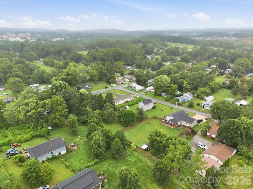 417 Glover Street, Hendersonville, NC 28792.  MLS# CAR4404033, YatesRealty ID 40430. 
