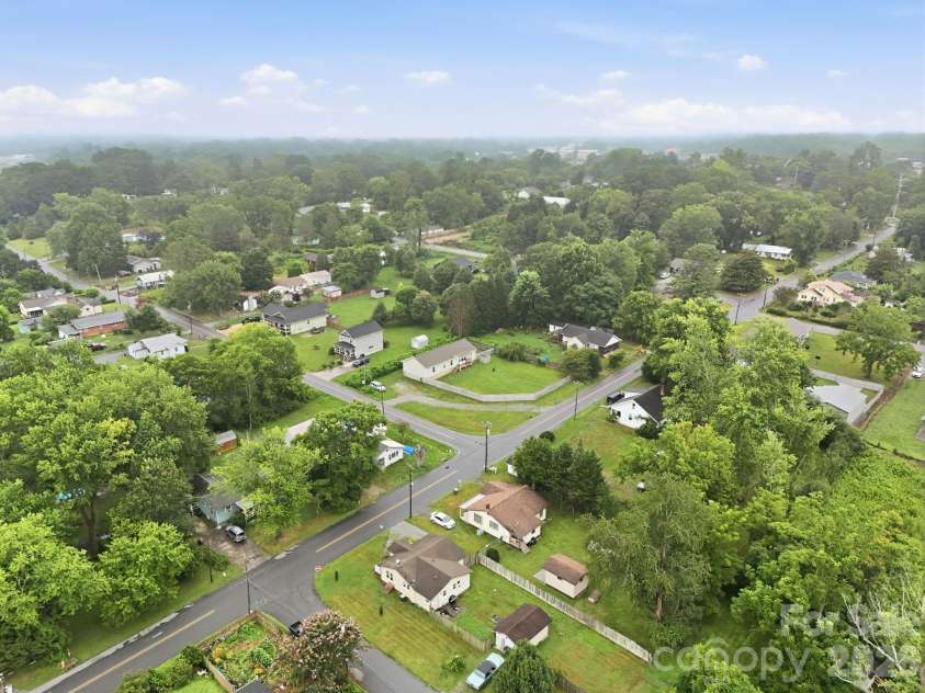 417 Glover Street, Hendersonville, NC 28792.  MLS# CAR4404033, YatesRealty ID 40430. 