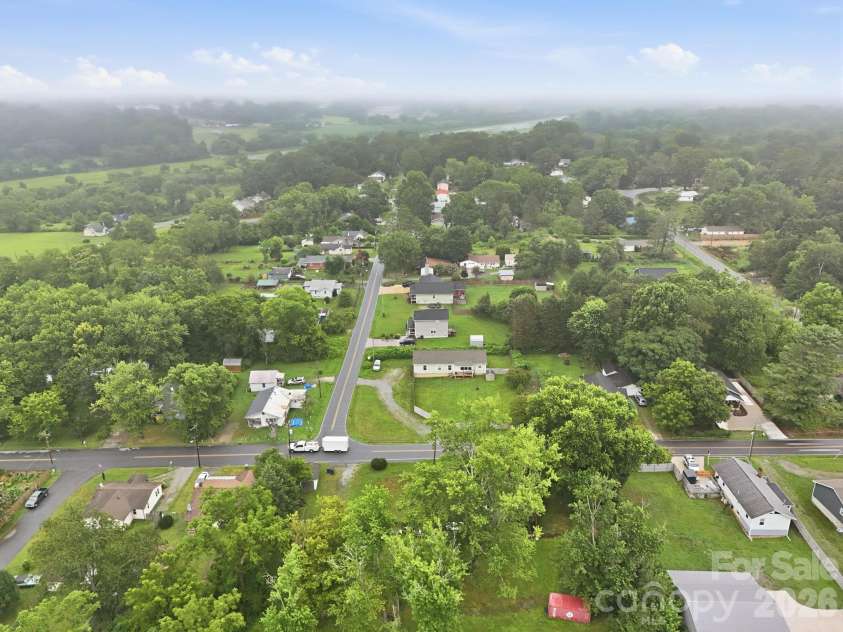 417 Glover Street, Hendersonville, NC 28792.  MLS# CAR4404033, YatesRealty ID 40430. 