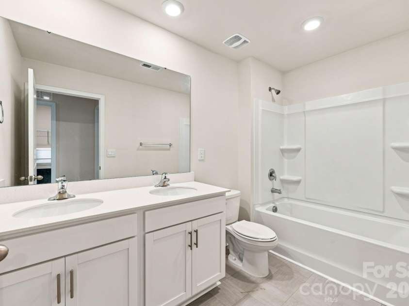 8133 Clairwood Drive, Charlotte, NC 28269.  MLS# CAR4407183, YatesRealty ID 40432. 