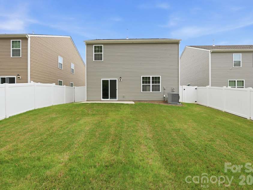 8133 Clairwood Drive, Charlotte, NC 28269.  MLS# CAR4407183, YatesRealty ID 40432. 