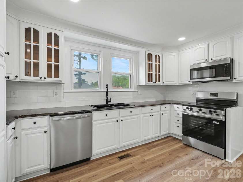 410 16th Street, Kannapolis, NC 28083.  MLS# CAR4408654, YatesRealty ID 40433. 
