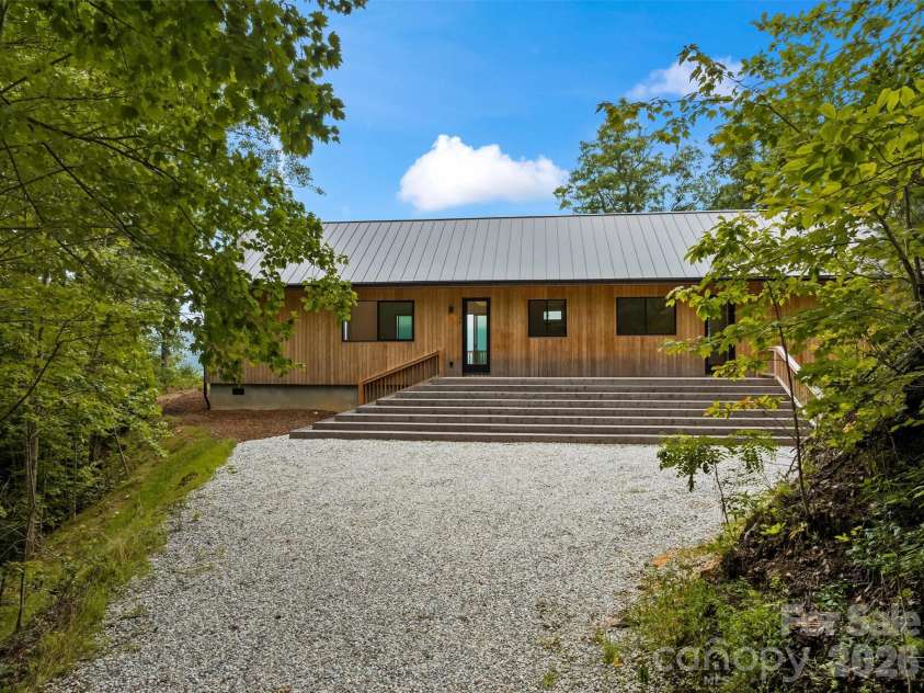 109 Pintail Place, Whittier, NC 28789.  MLS# CAR4409072, YatesRealty ID 40434. 