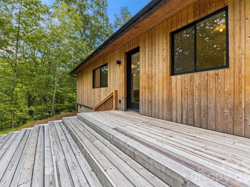 109 Pintail Place, Whittier, NC 28789.  MLS# CAR4409072, YatesRealty ID 40434. 